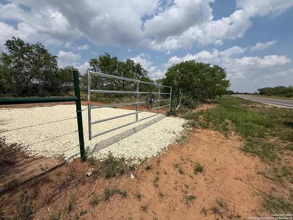 Bigfoot, TX 78005,TRACT 1 FM 140