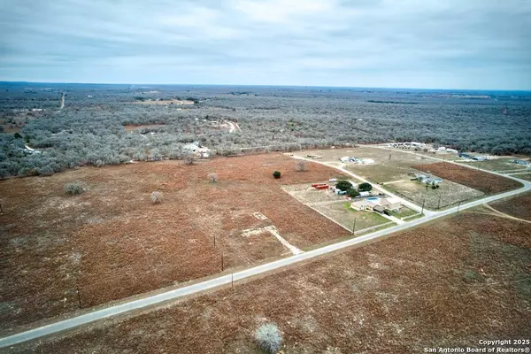 La Vernia, TX 78121,787 lake valley