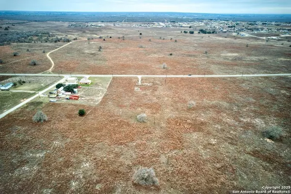 La Vernia, TX 78121,787 lake valley