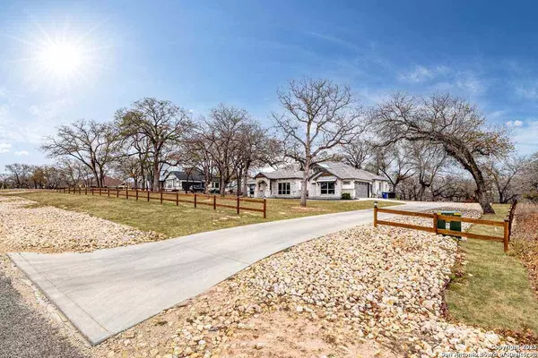 Adkins, TX 78101,157 Crescent Ridge