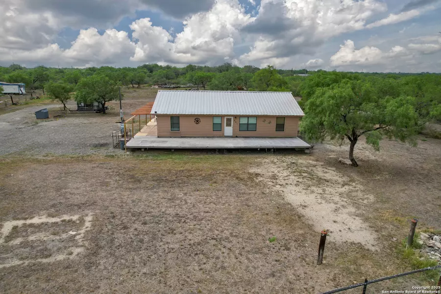 561 Windmill Road, Uvalde, TX 78801