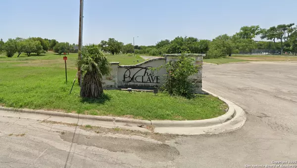 Uvalde, TX 78801,217 Riverside