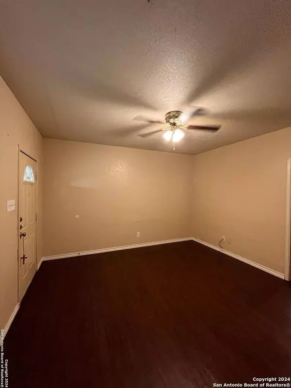 Pleasanton, TX 78064,6911 us highway 281 UNIT 1