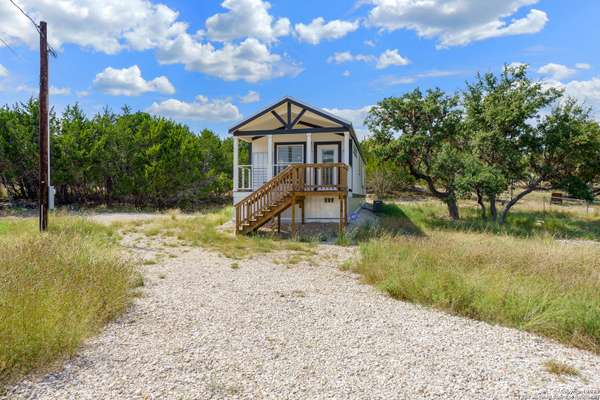 470 Private Road 1523, Bandera, TX 78003