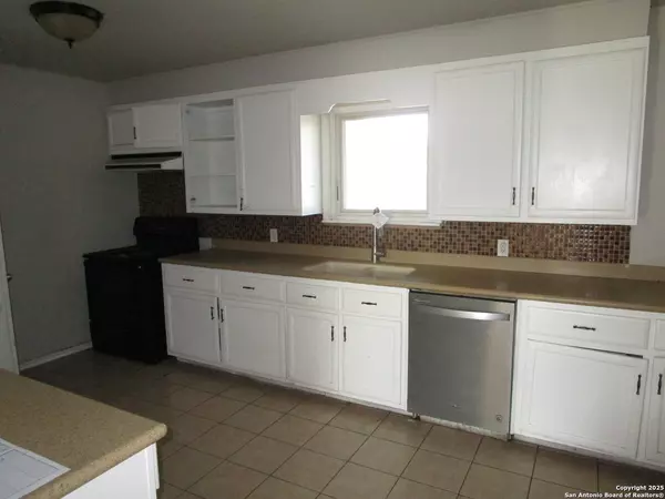 Pleasanton, TX 78064-3918,1212 W GOODWIN ST