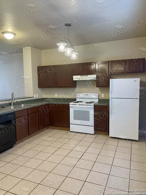 Converse, TX 78109-1004,8819 PENSIVE DR