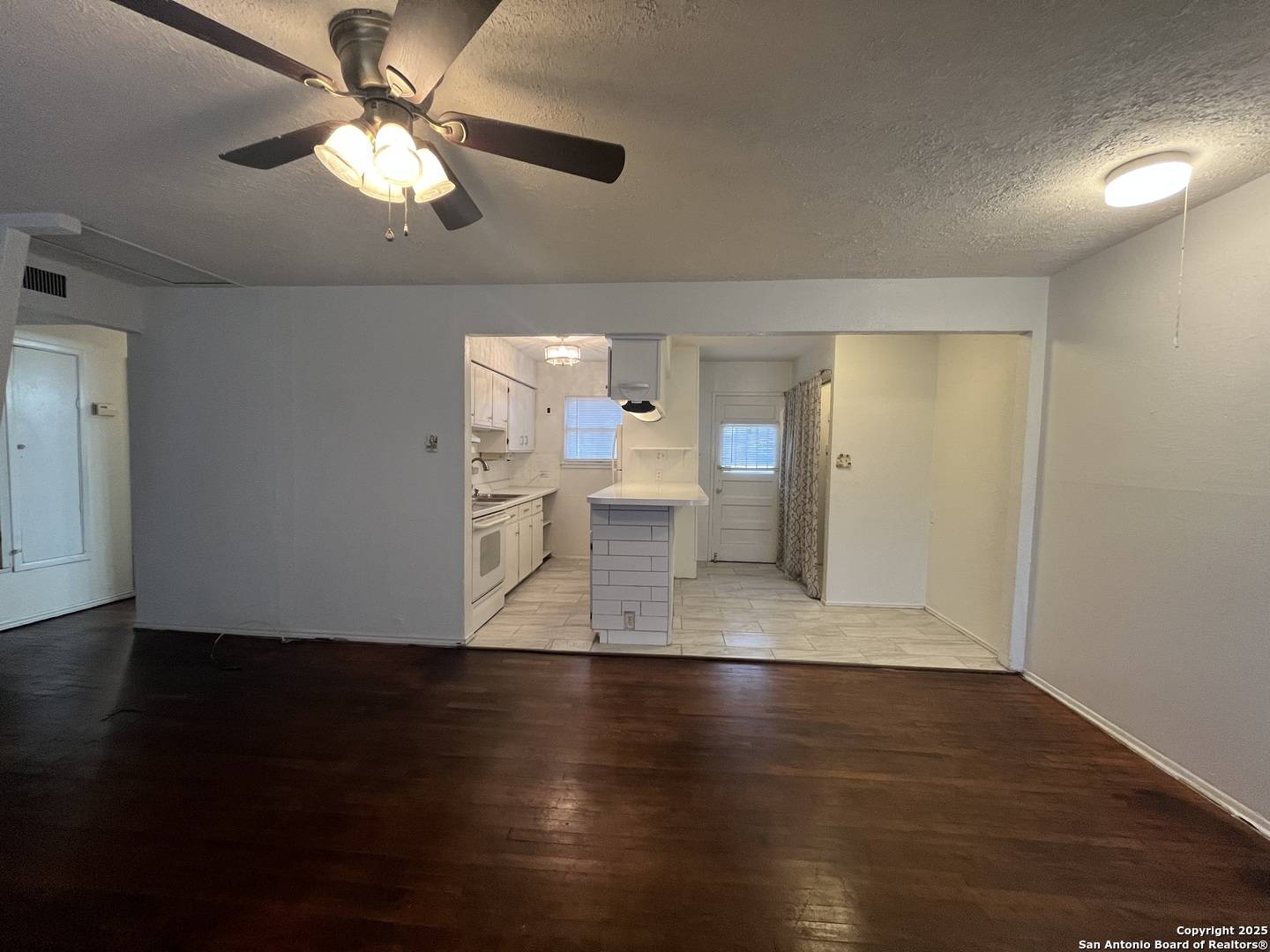 San Antonio, TX 78213-4518,142 HARWOOD DR