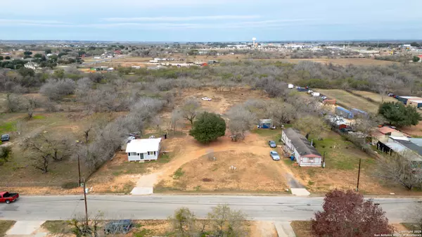 1315 Sutherland Springs, Floresville, TX 78114