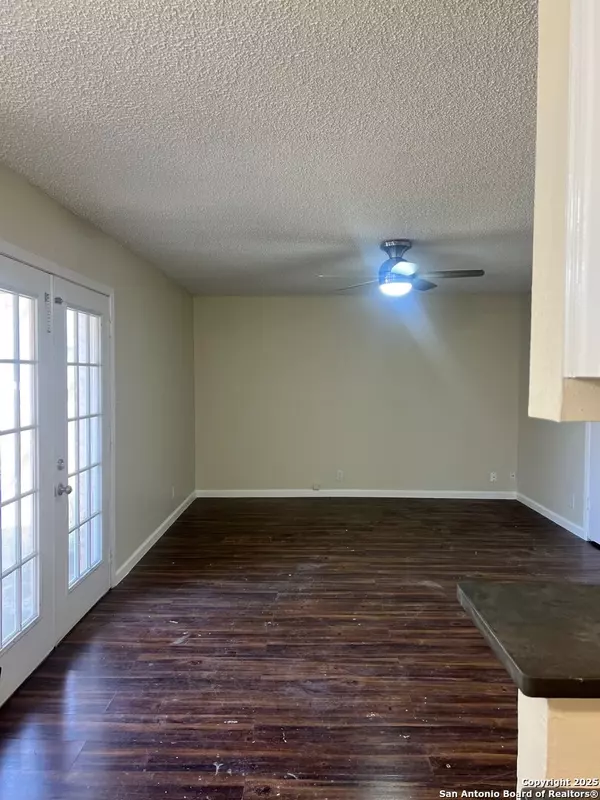 San Antonio, TX 78240-3205,6913 & 6915 FOREST MEADOW ST