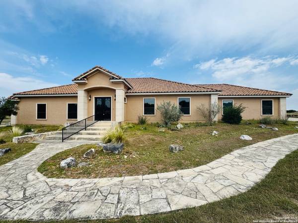 443 BRIDLEGATE BLVD, Bandera, TX 78003-4970