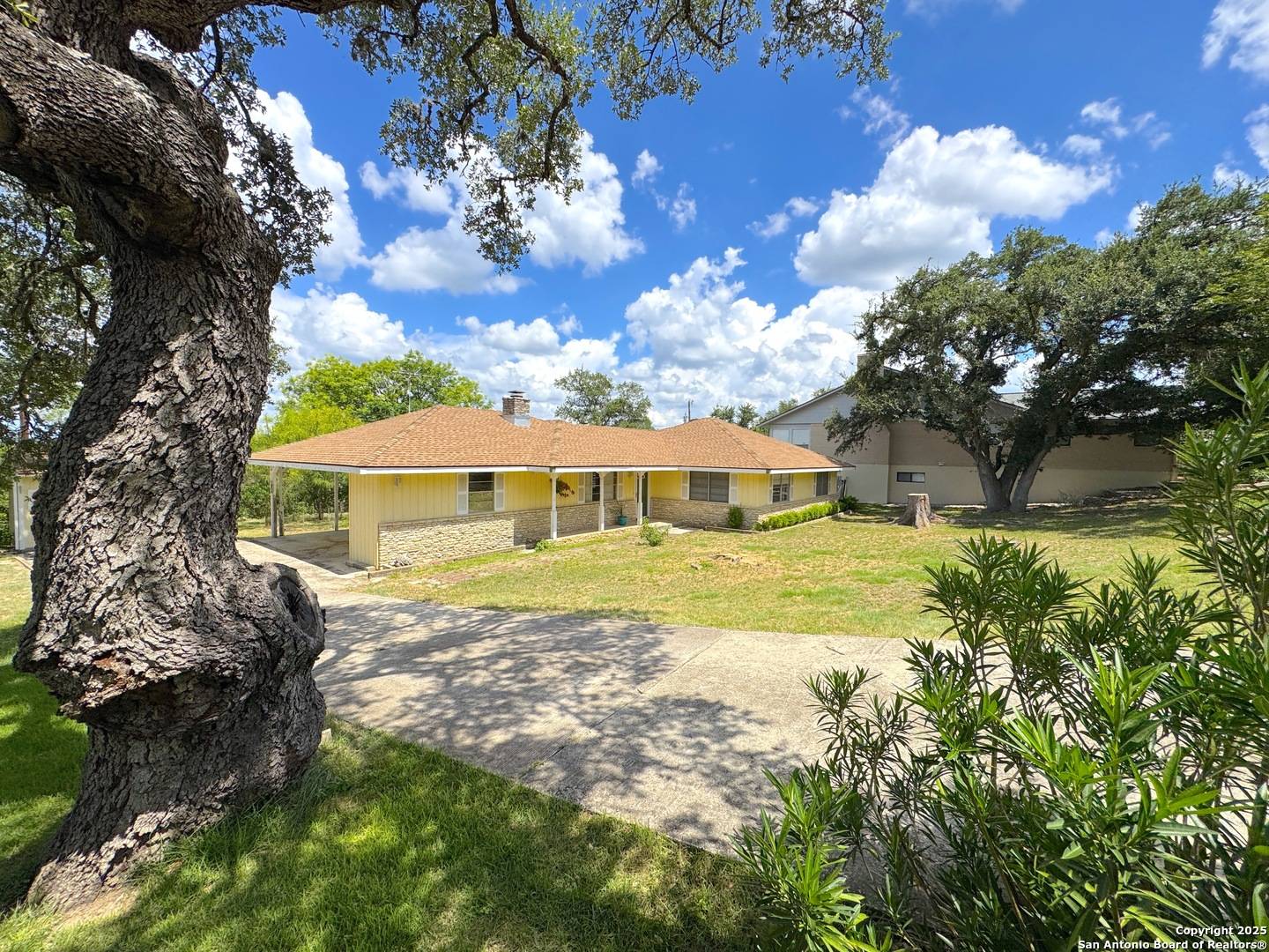 116 CRESTVIEW DR, Canyon Lake, TX 78133-4356
