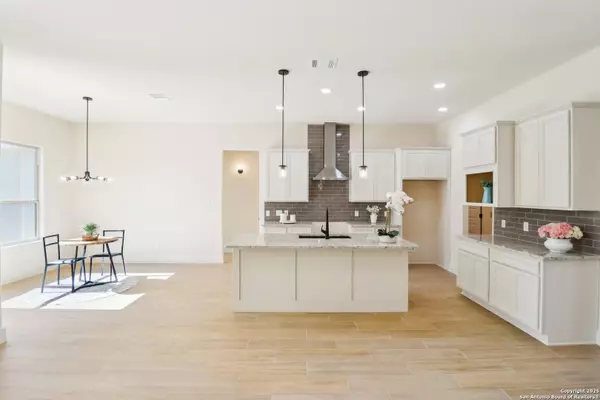 Blanco, TX 78606,104 George Erath