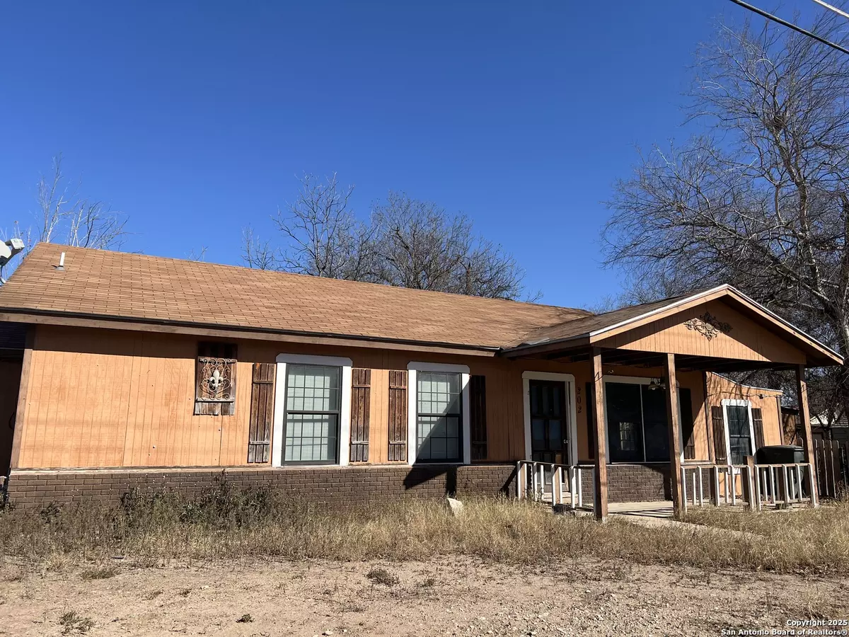 Uvalde, TX 78801-5710,202 4TH ST