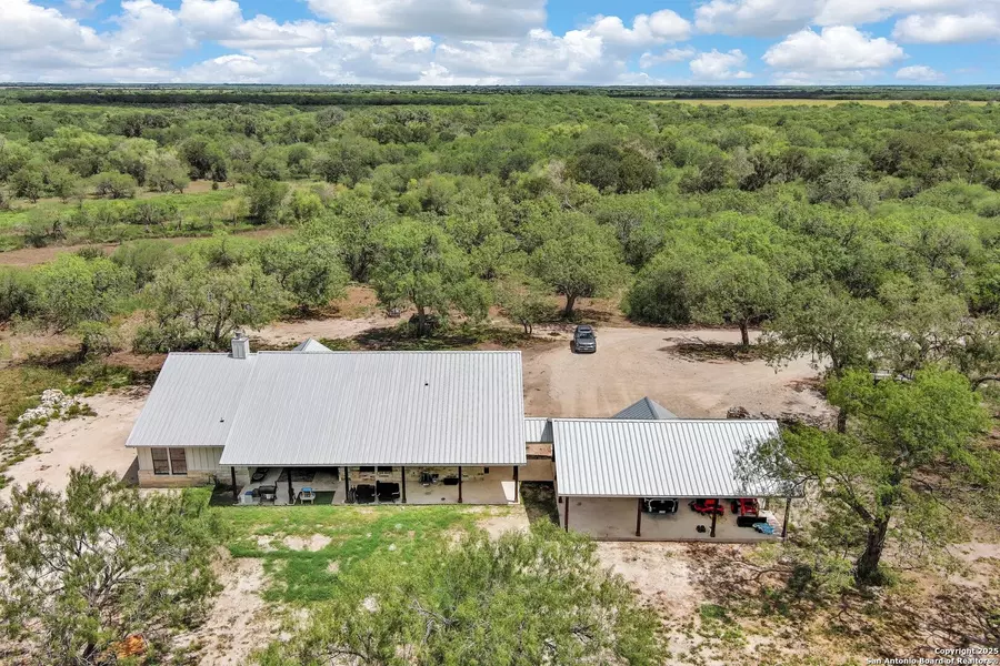 122 County Road 380, George West, TX 78022