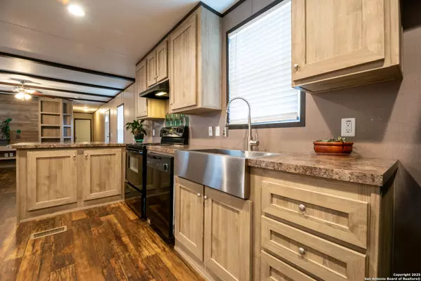 16 Fourth Street, Maxwell, TX 78656