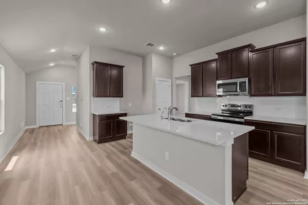 New Braunfels, TX 78130,1540 Golden Wheat