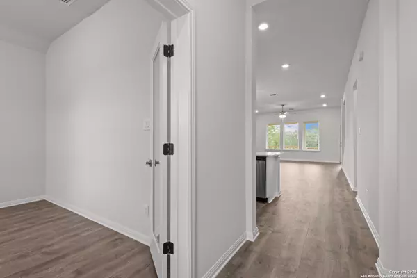 San Antonio, TX 78233,6830 Comanche Post