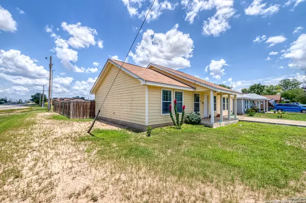 Uvalde, TX 78801,400 E Brazos