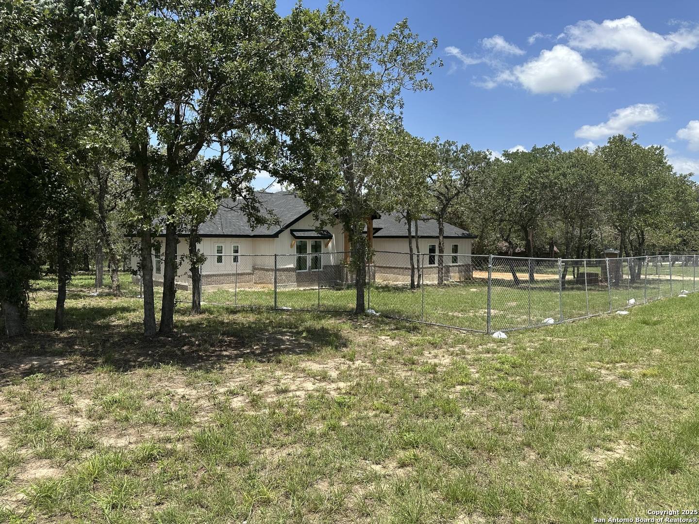 La Vernia, TX 78121-5699,1196 COUNTY ROAD 319