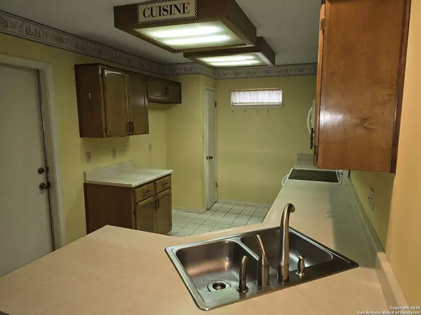 Universal City, TX 78148-4034,101 CRYSTAL CANYON