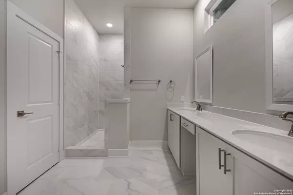 San Antonio, TX 78249,6464 Babcock Rd. Unit #402