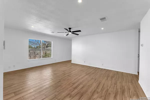 Helotes, TX 78023,9506 diamond cliff