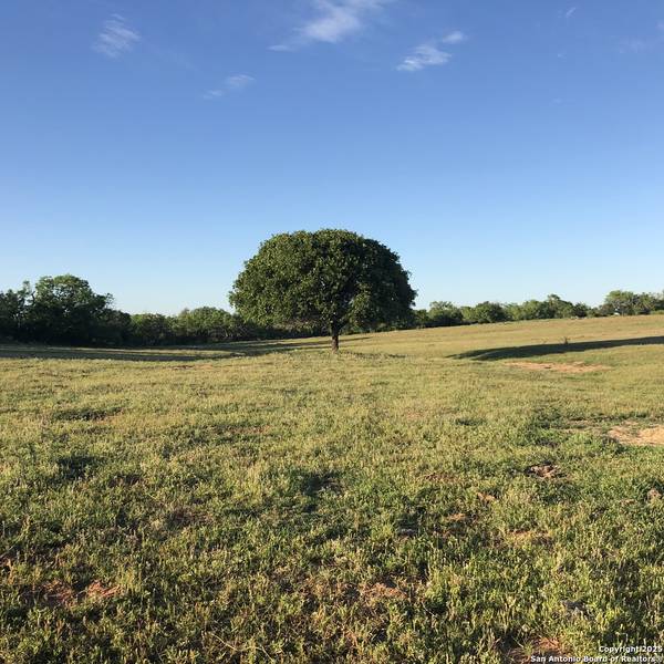 Floresville, TX 78114,121 Hidden Hills