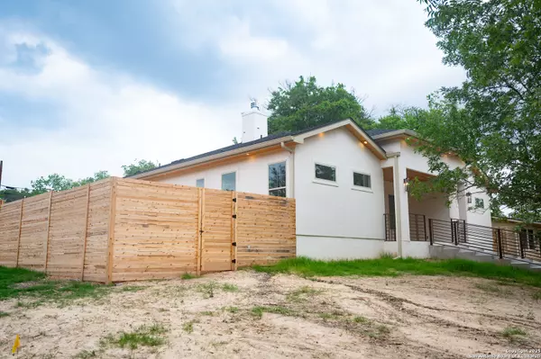 Terrell Hills, TX 78209,301 tuttle