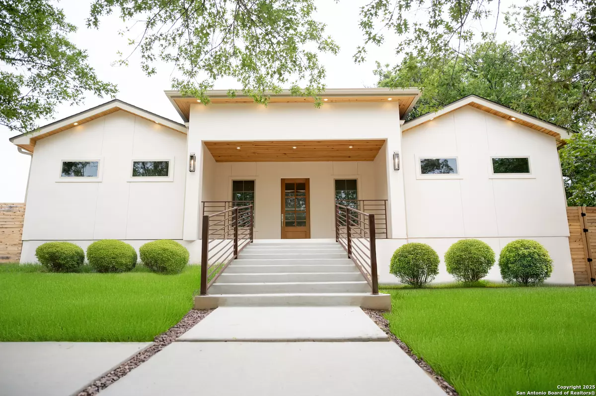 Terrell Hills, TX 78209,301 tuttle