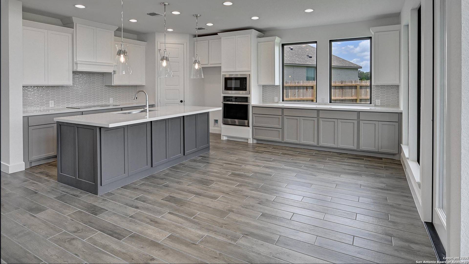 Castroville, TX 78009,142 Buckley Oak