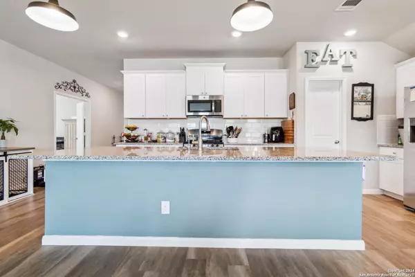 Bulverde, TX 78163-2507,5533 BLACK WALNUT