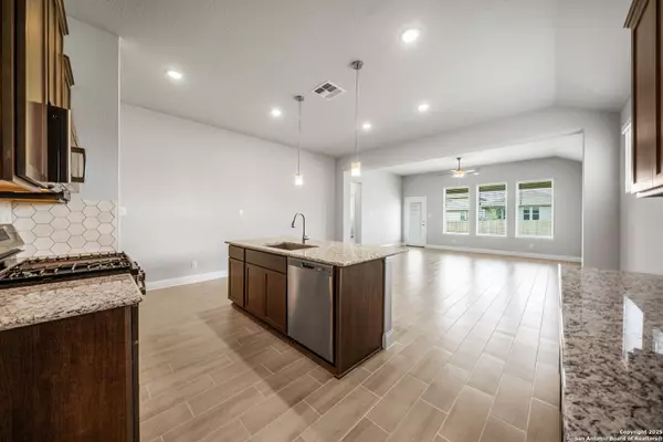 San Antonio, TX 78253,6739 Velma Path