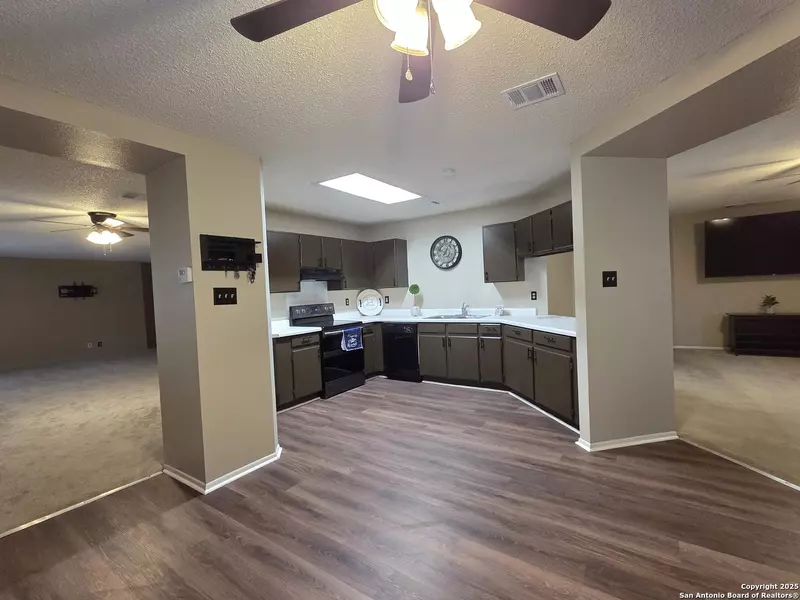 6402 Beech Trail, Converse, TX 78109