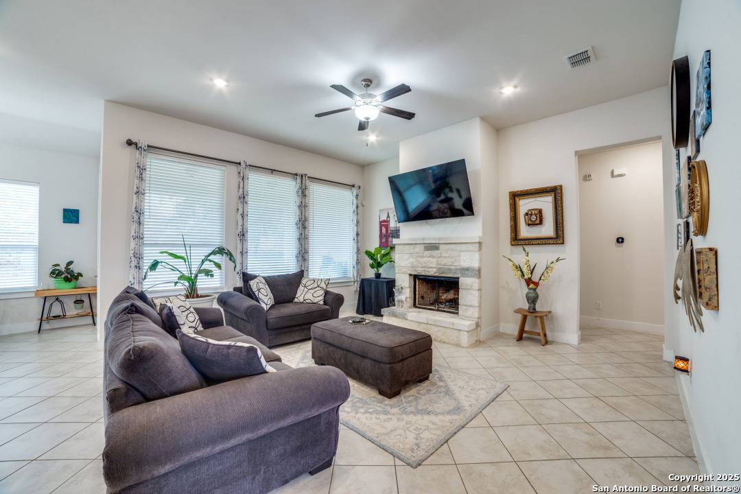 Castroville, TX 78009,383 Lilly Bluff
