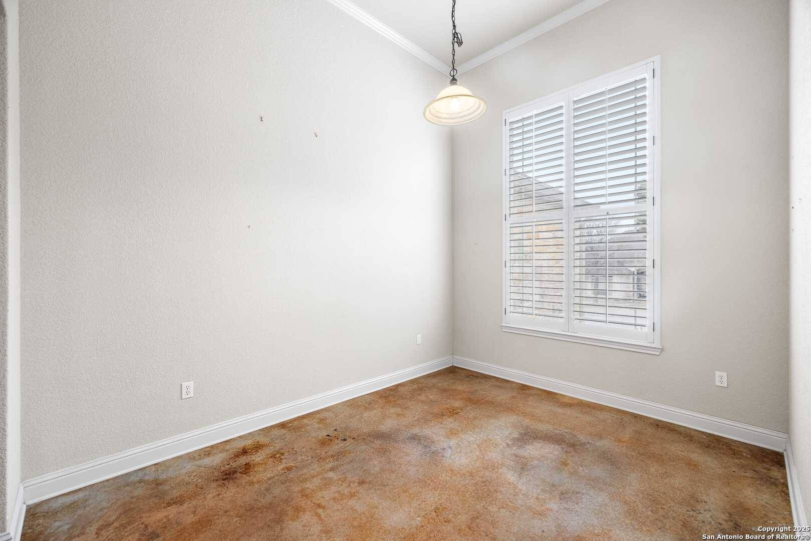 Kerrville, TX 78028,2025 Crown View