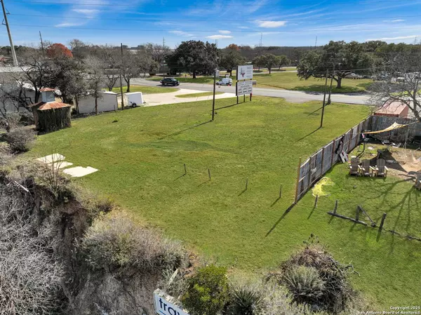 Mcqueeney, TX 78123,8831 fm 725