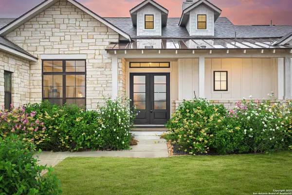 La Vernia, TX 78121,104 TIMBER HTS