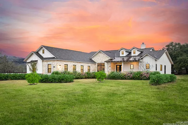 La Vernia, TX 78121,104 TIMBER HTS