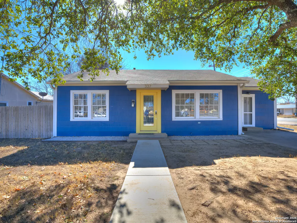 Fredericksburg, TX 78624,337 Hackberry St