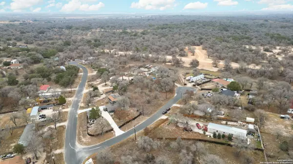 4811 BLUE BEECH DR Elmendorf, TX 78112