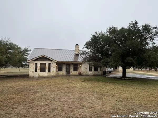 St Hedwig, TX 78101,998 ABBOTT RD