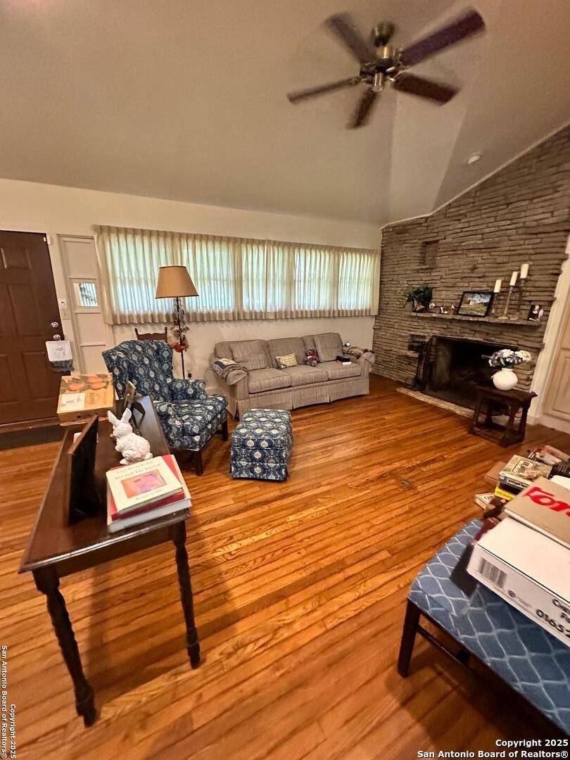 New Braunfels, TX 78130-4903,985 ALLEN AVE