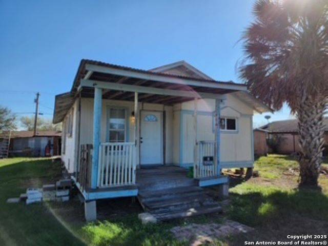 407 Austin St, George West, TX 78022