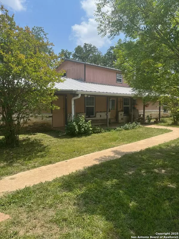 Medina, TX 78055,204 Medina Bend