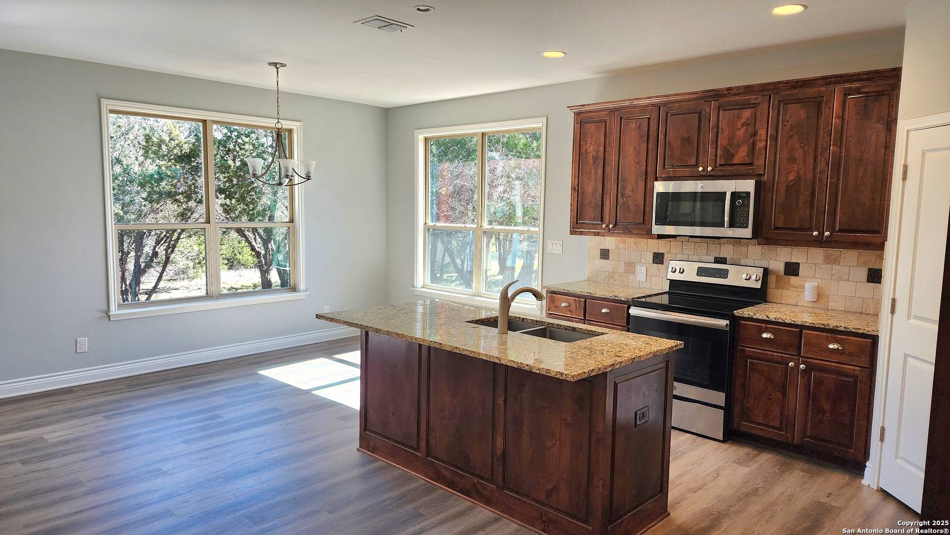 Canyon Lake, TX 78133-1986,909 MARLYS AVE