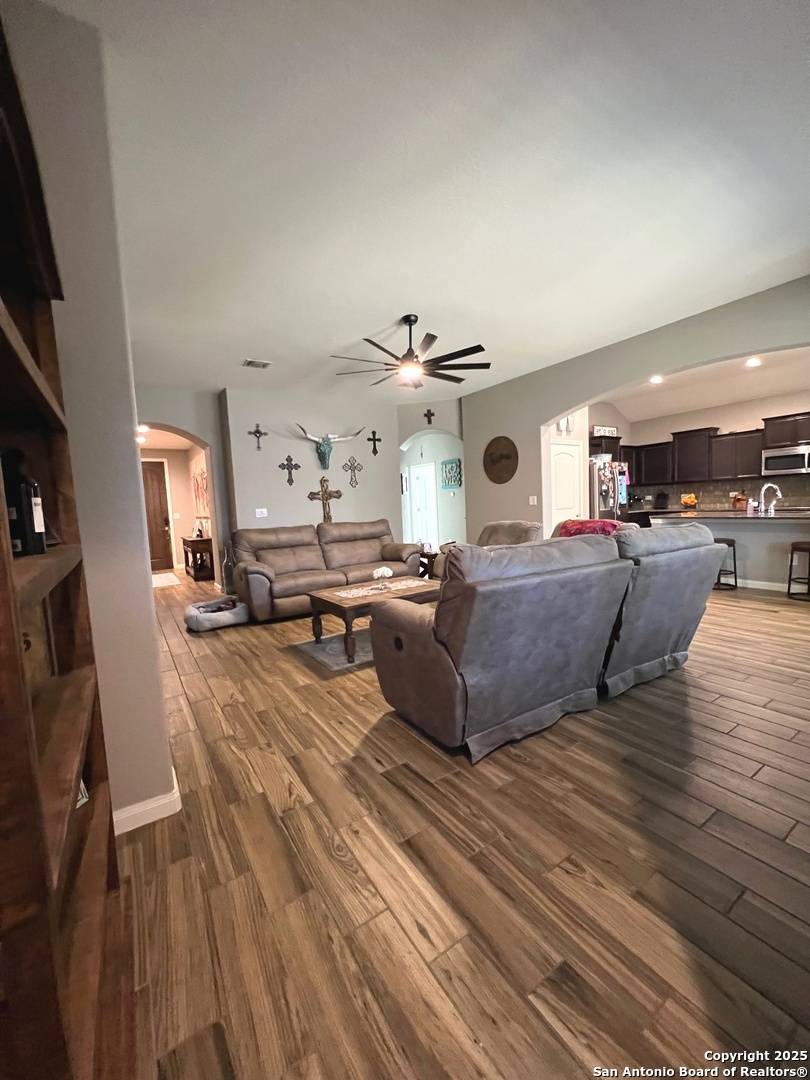Pleasanton, TX 78064,211 Valley Forge