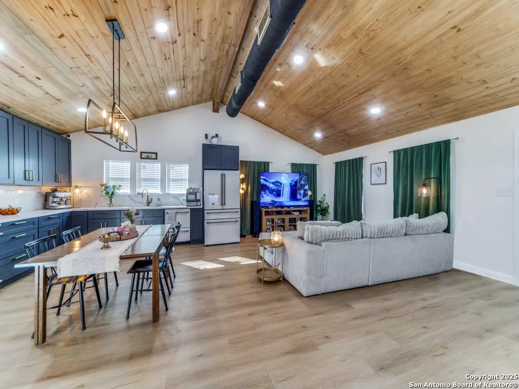 Boerne, TX 78006-2619,221 Highland Dr