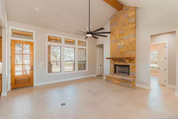 La Vernia, TX 78121,113 Hondo Vista