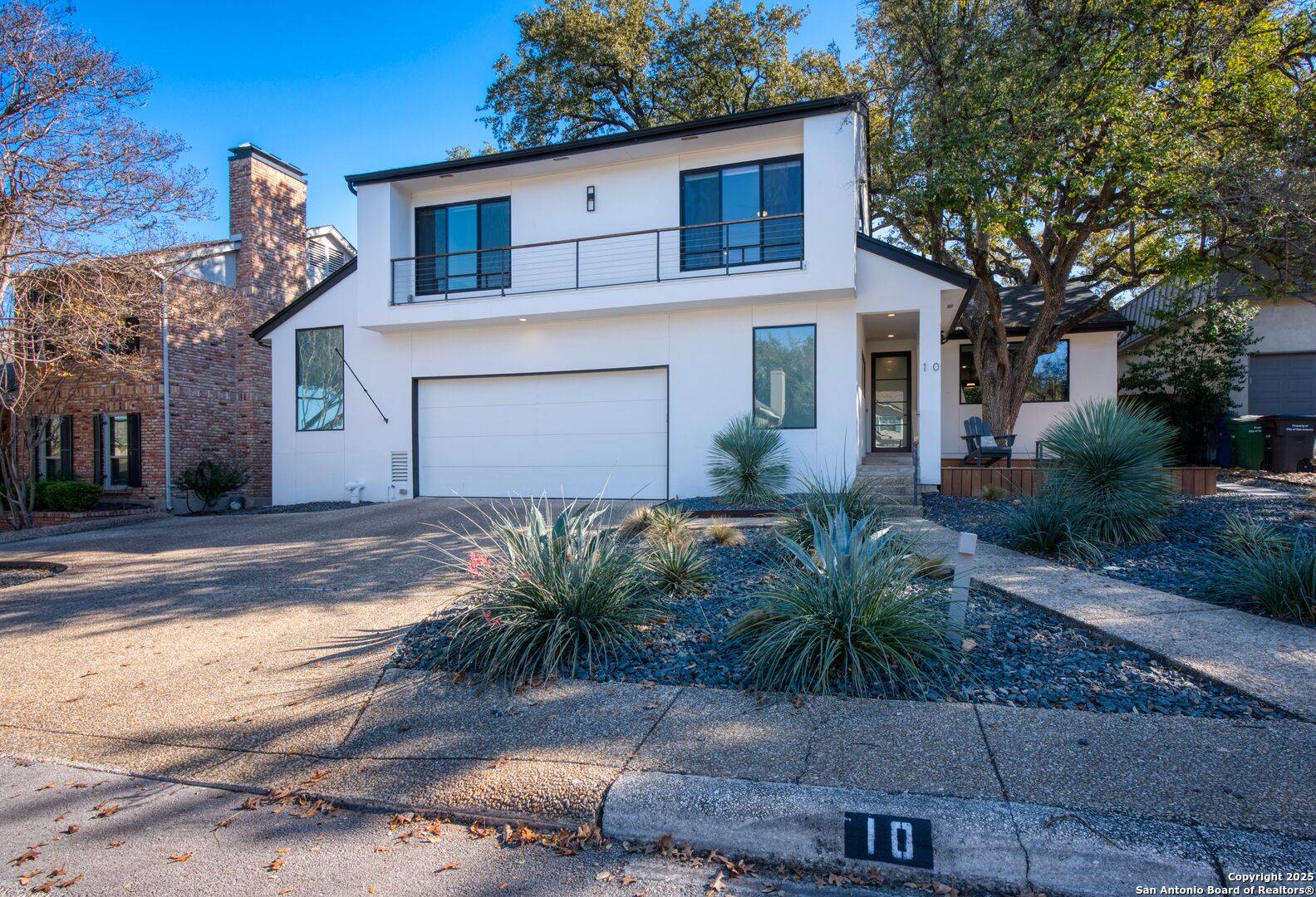 10 COURT CIR, San Antonio, TX 78209-2061