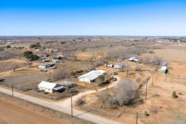 Devine, TX 78016-4482,944 COUNTY ROAD 769